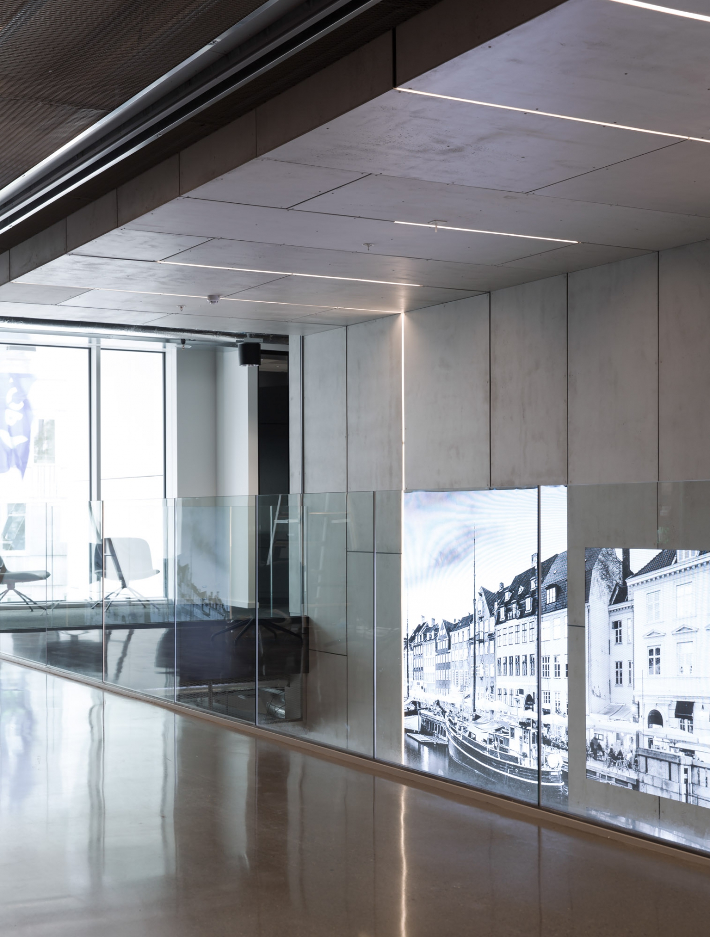 Panneau béton mur et plafond bureaux