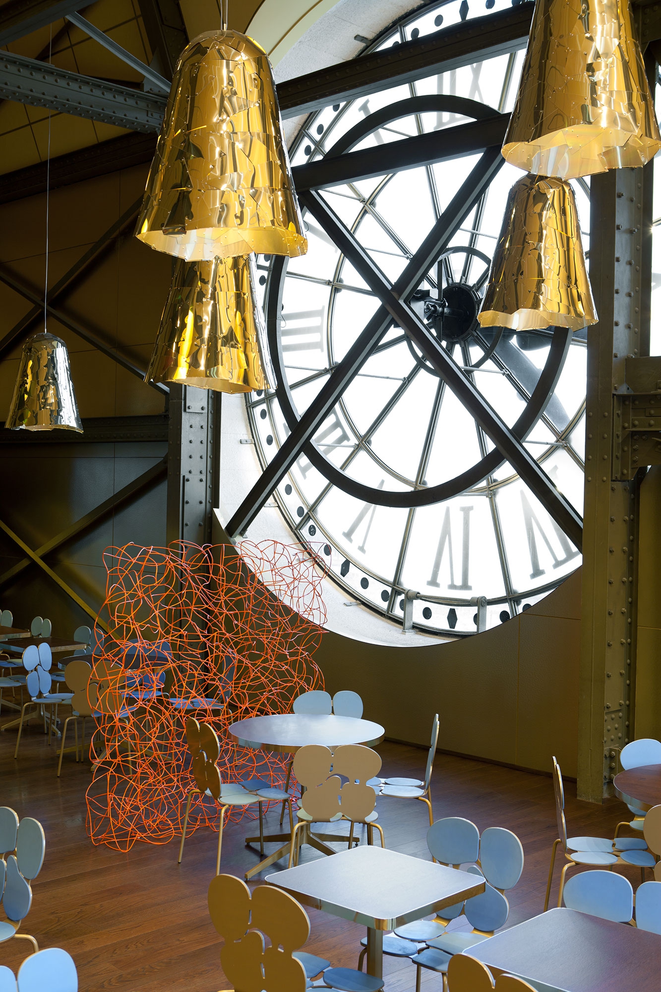 Café musée d&#039;Orsay_clock and light